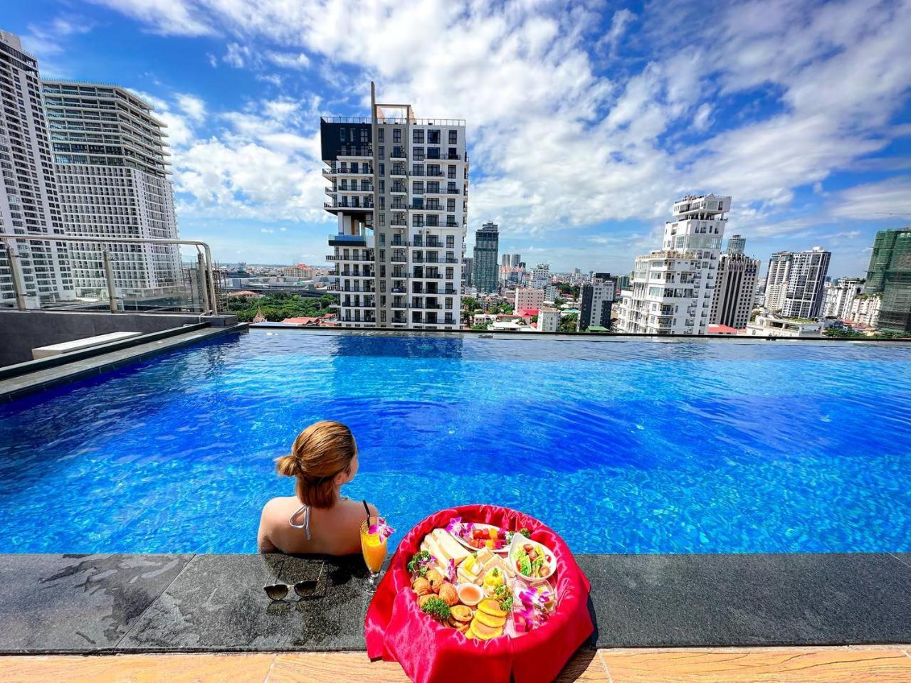 Ocean Hotel Phnom Penh Exterior foto